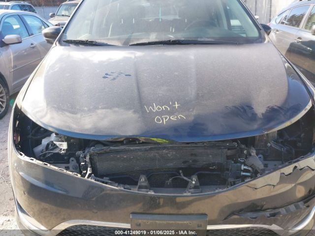 2C4RC1EG5JR352606 Chrysler Pacifica Touring L Plus