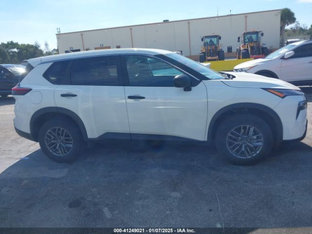 5N1BT3AB4RC672328 Nissan Rogue S Intelligent Awd