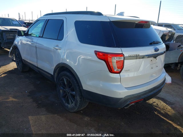 Ford EXPLORER XLT 2017 1FM5K7D80HGA22345 Image 3