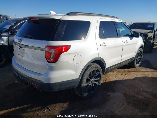 Ford EXPLORER XLT 2017 1FM5K7D80HGA22345 Image 4
