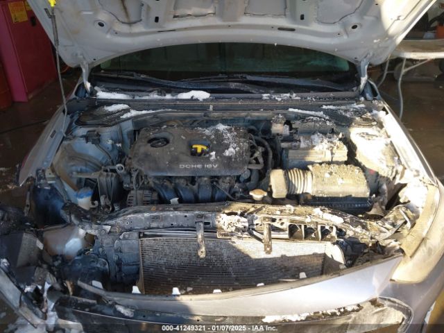 5NPD74LF0HH038380 Hyundai ELANTRA SE