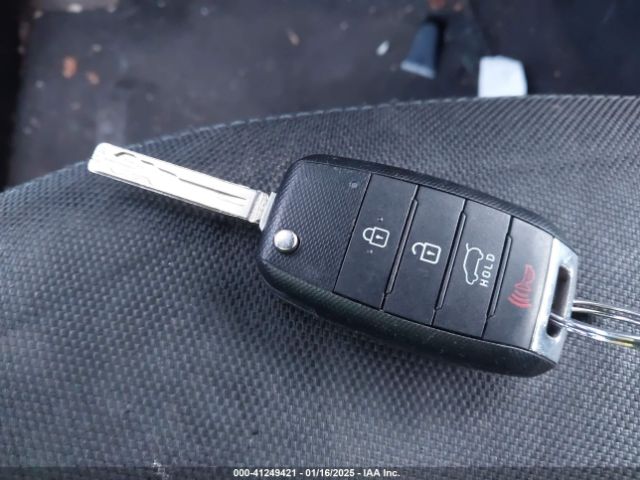 KNDPBCAC2F7792610 KIA Sportage Lx