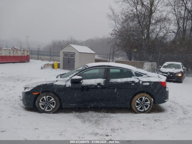 2HGFC2F58HH557666 Honda Civic Lx