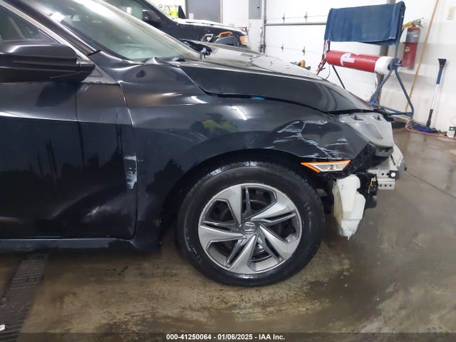 Honda Civic Lx 2019 2HGFC2F6XKH565753 Image 18