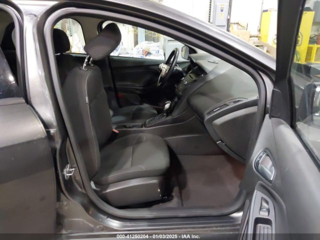 1FADP3K28FL383583 Ford FOCUS SE