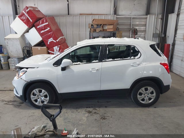 Chevrolet TRAX LS 2018 KL7CJKSBXJB507611 Image 14