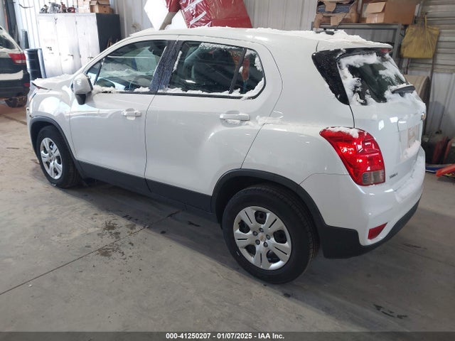 Chevrolet TRAX LS 2018 KL7CJKSBXJB507611 Image 3