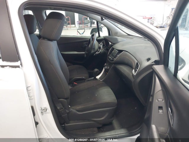 Chevrolet TRAX LS 2018 KL7CJKSBXJB507611 Image 5
