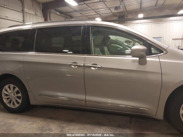 2C4RC1BG3JR330401 Chrysler Pacifica Touring L