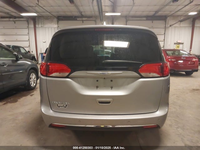 2C4RC1BG3JR330401 Chrysler Pacifica Touring L