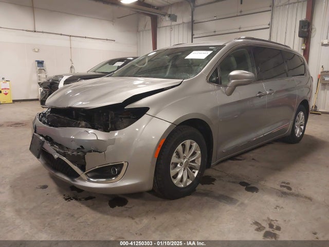 2C4RC1BG3JR330401 Chrysler Pacifica Touring L