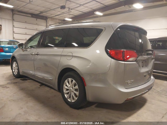 2C4RC1BG3JR330401 Chrysler Pacifica Touring L