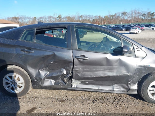 Toyota Prius Two 2016 JTDKBRFU5G3002272 Image 13