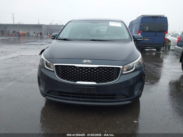 KNDMB5C19G6128029 KIA SEDONA LX