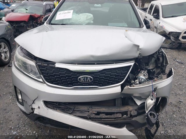 5XYKT3A62FG627886 KIA SORENTO LX