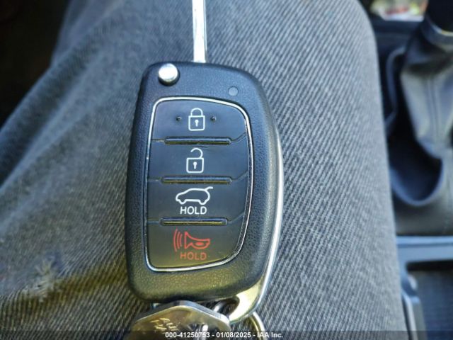 KM8J3CA49JU736696 Hyundai TUCSON SEL