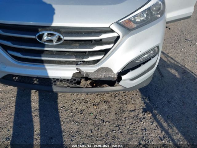 KM8J3CA49JU736696 Hyundai TUCSON SEL