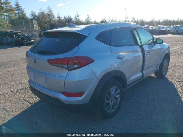 KM8J3CA49JU736696 Hyundai TUCSON SEL