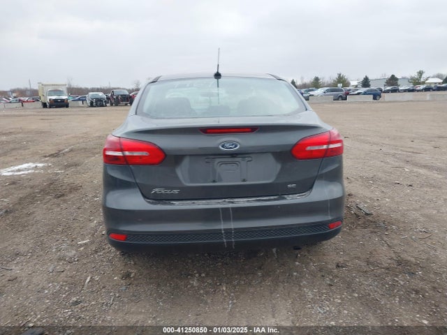 Ford FOCUS SE 2018 1FADP3F20JL258810 Image 16