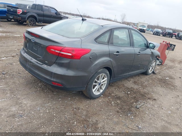 Ford FOCUS SE 2018 1FADP3F20JL258810 Image 4