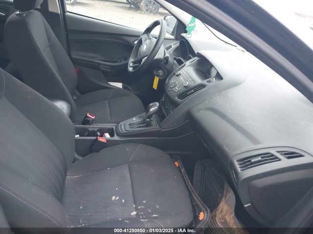 Ford FOCUS SE 2018 1FADP3F20JL258810 Image 5