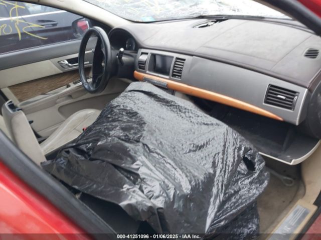 2010 JAGUAR XF SAJWA0FA3AHR65009 Photo 4