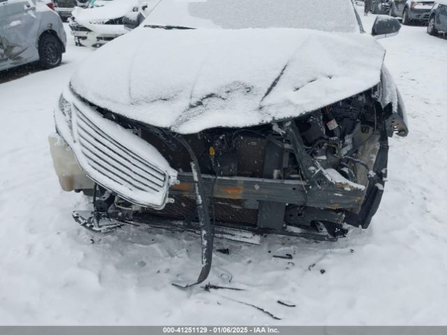 3LN6L2GK9ER824067 Lincoln MKZ