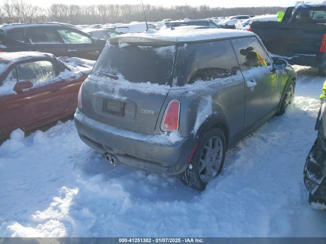2005 MINI COOPER S WMWRE33435TG95024 Photo 3