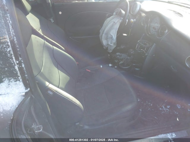 2005 MINI COOPER S WMWRE33435TG95024 Photo 4