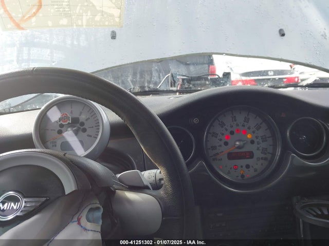 2005 MINI COOPER S WMWRE33435TG95024 Photo 6