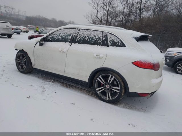 2011 PORSCHE CAYENNE WP1AC2A23BLA88193 Photo 2