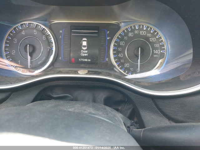 Chrysler 200 Limited 2015 1C3CCCAB2FN687777 Image 7