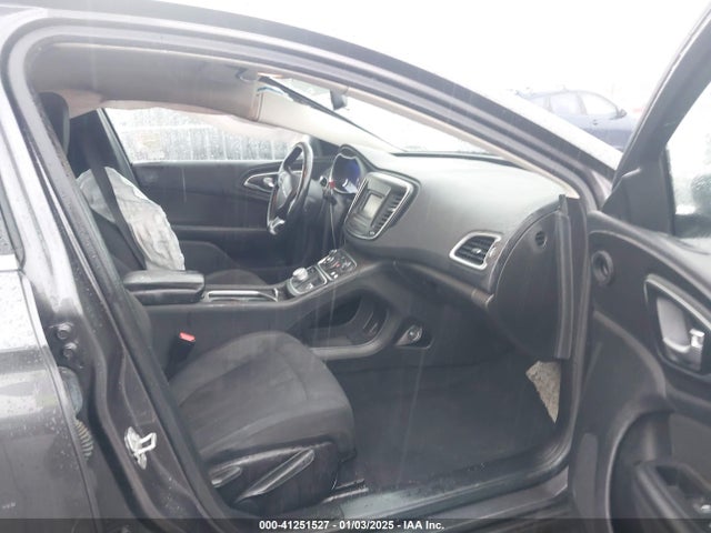 Chrysler 200 Limited 2015 1C3CCCAB0FN744039 Image 5