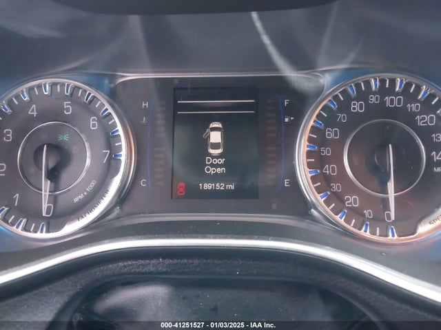 Chrysler 200 Limited 2015 1C3CCCAB0FN744039 Image 7