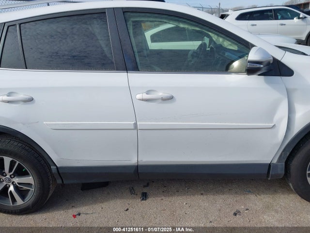 Toyota Rav4 Xle 2017 JTMWFREV5HD102934 Image 13