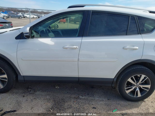 Toyota Rav4 Xle 2017 JTMWFREV5HD102934 Image 14