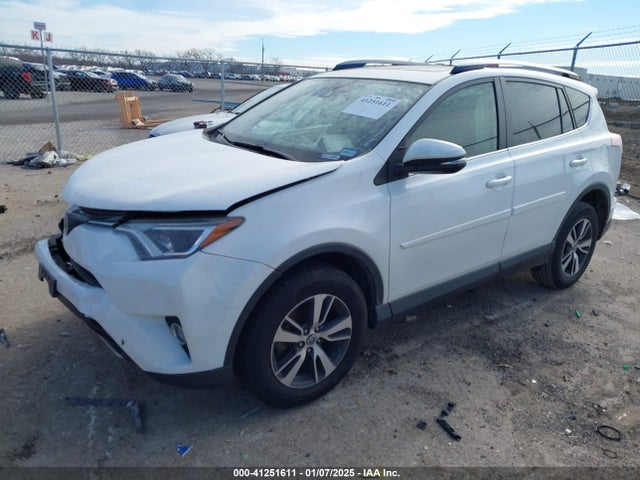 Toyota Rav4 Xle 2017 JTMWFREV5HD102934 Image 2