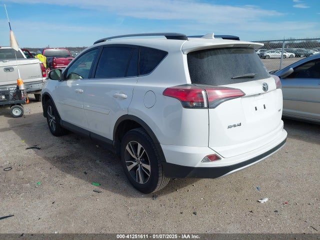 Toyota Rav4 Xle 2017 JTMWFREV5HD102934 Image 3