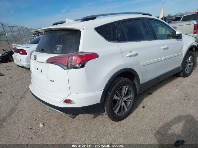 Toyota Rav4 Xle 2017 JTMWFREV5HD102934 Image 4