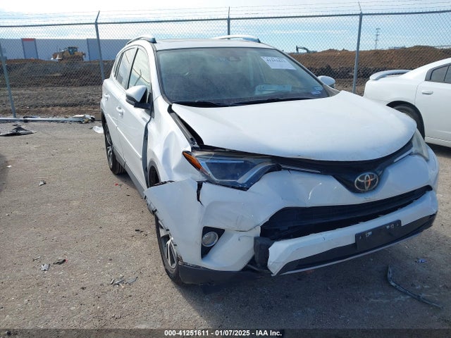 Toyota Rav4 Xle 2017 JTMWFREV5HD102934 Image 6