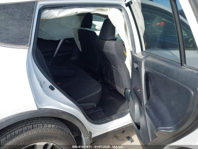Toyota Rav4 Xle 2017 JTMWFREV5HD102934 Image 8
