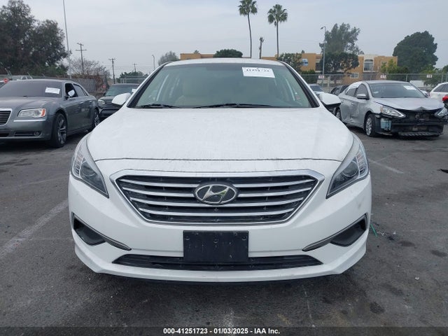 Hyundai SONATA SE 2017 5NPE24AFXHH543414 Image 12