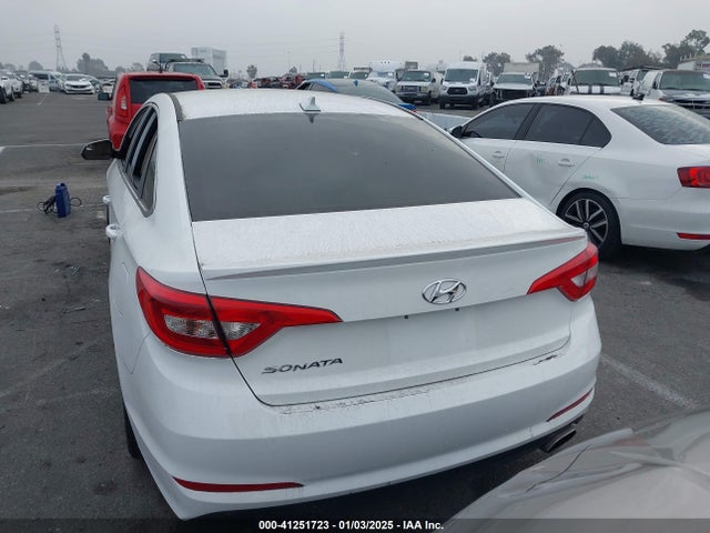 Hyundai SONATA SE 2017 5NPE24AFXHH543414 Image 16