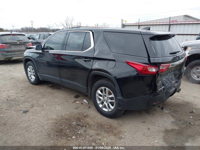 Chevrolet Traverse Ls 2018 1GNERFKW1JJ265738 Image 3