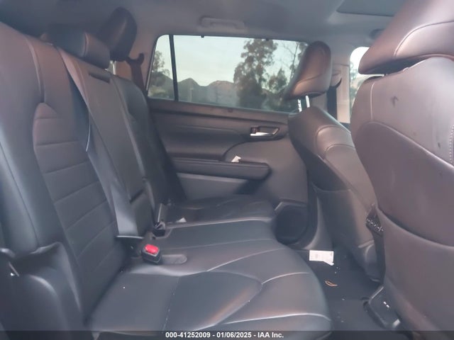 5TDHZRAH8LS510065 Toyota Highlander Xle
