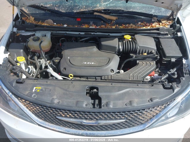 Chrysler Pacifica Touring L 2018 2C4RC1BG1JR185858 Image 10