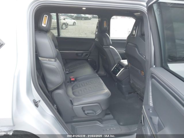 7PDSGABA4PN011007 Rivian R1s Adventure