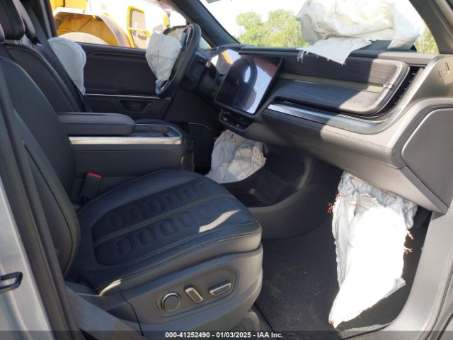 7PDSGBBA8SN046891 Rivian R1s Adventure
