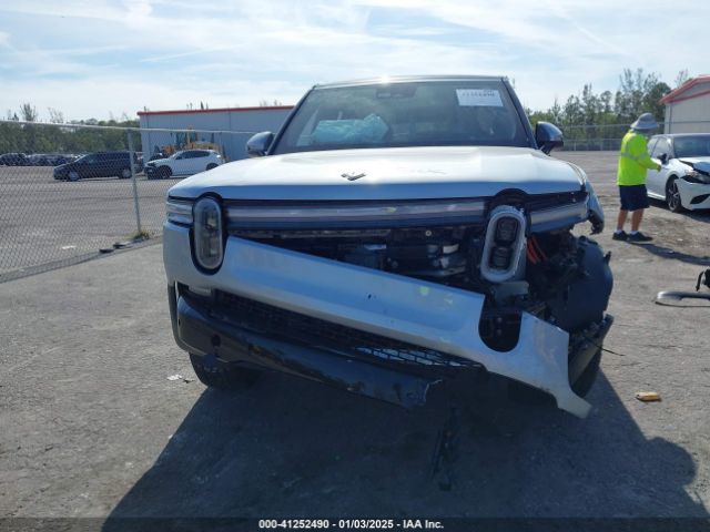 7PDSGBBA8SN046891 Rivian R1s Adventure
