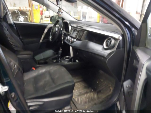 JTMBFREV1JJ179015 Toyota RAV4 LE